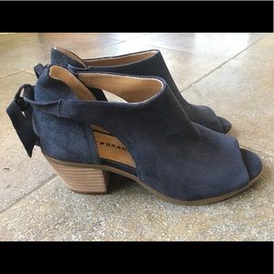 Lucky Brand Suede Navy peep toe sandals size 8